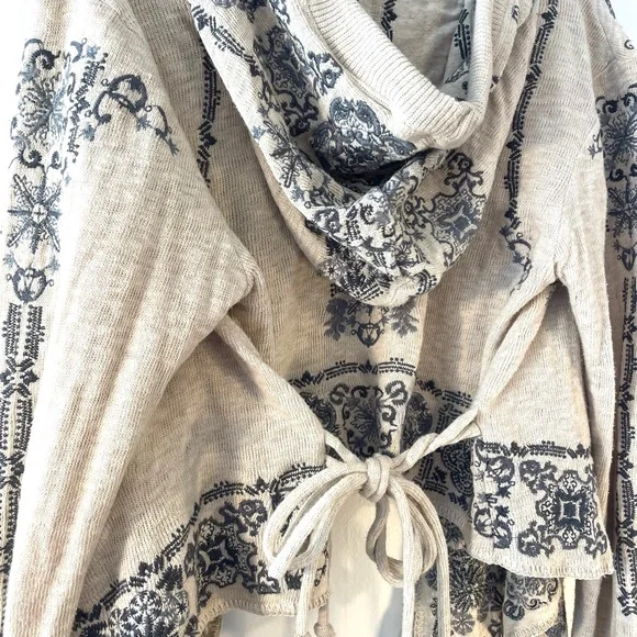 Biya Beige and Blue Women's Embroidered Cardigan - Picture 6 of 7